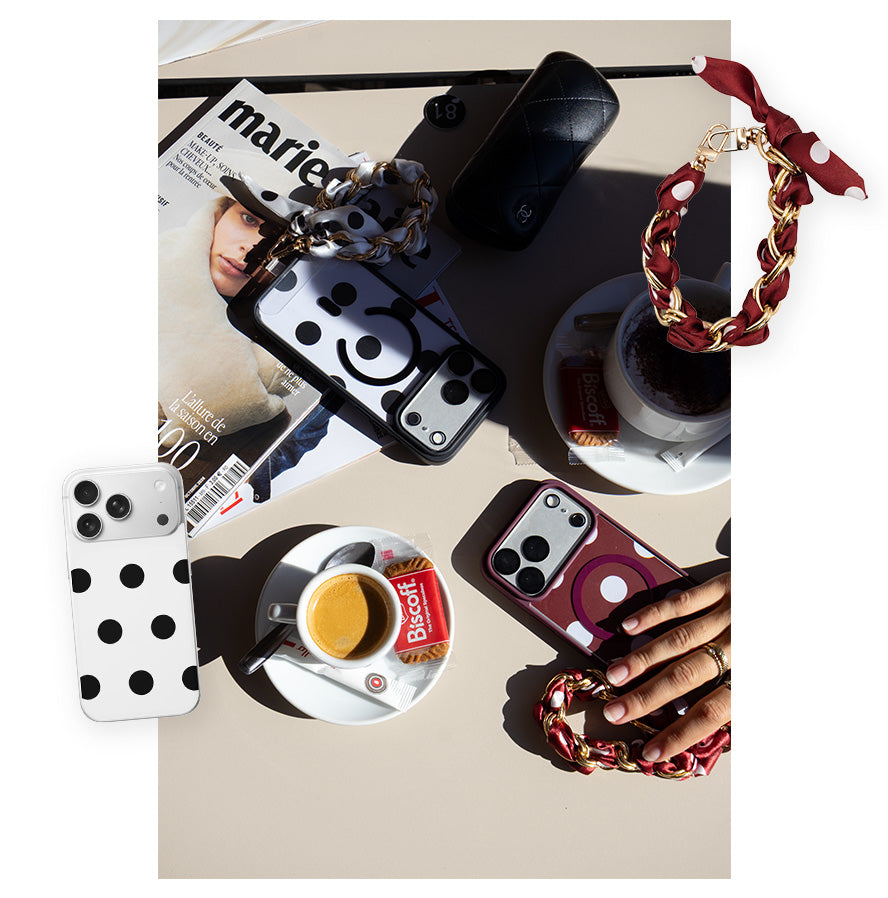 Les coques L’Atelier Mode à pois et leurs chaînes bijoux