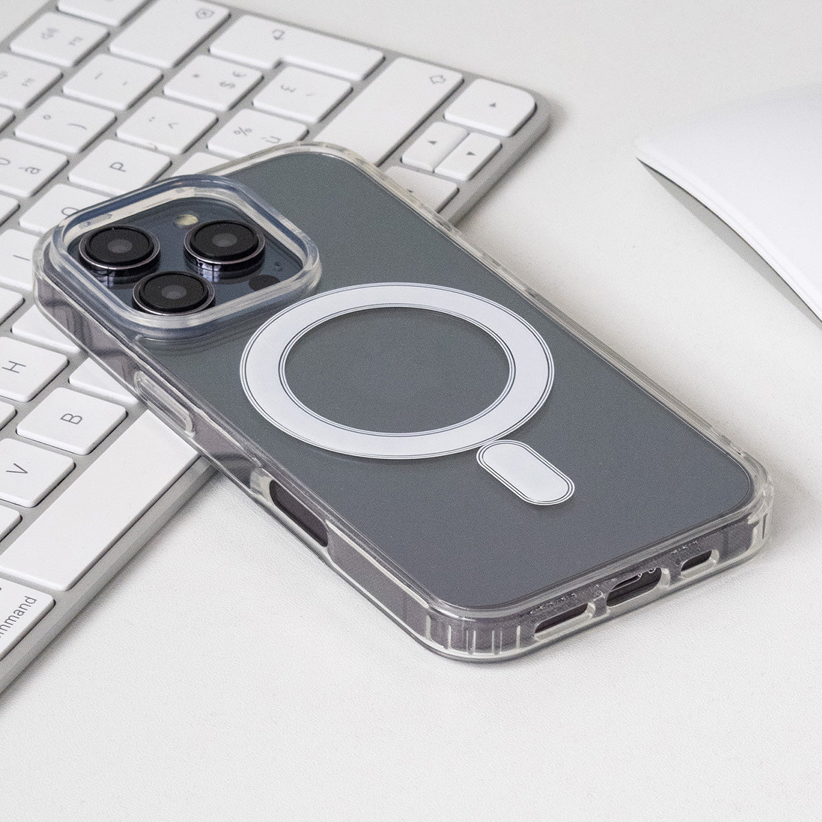 Coque Essentielle MagSafe portée en situation